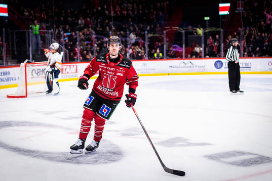 Örebros Filip Berglund jublar vid 1-1