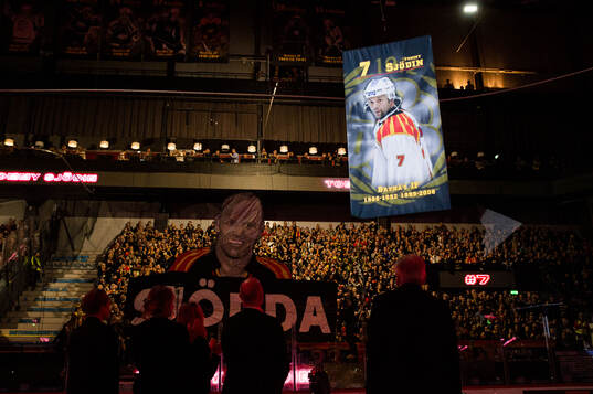 Tommy Sjödin får sin vepa hissad