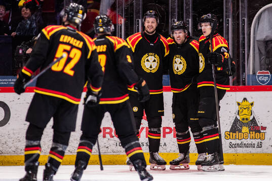 Brynäs Miks Indrasis, Greg Scott och Oskar Lindblom jublar