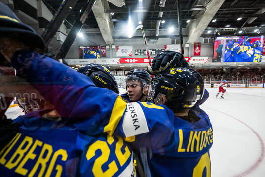 Anton Wahlberg of Sweden celebrates with Felix Nilsson and