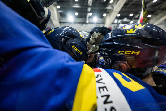 Anton Wahlberg of Sweden celebrates with Felix Nilsson and