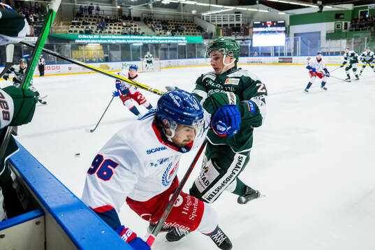Oskarshamns Kevin Karlsson och Tingsryds Isak Hellerstedt