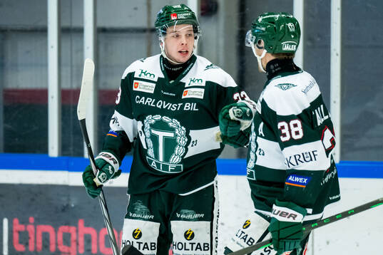 Tingsryds Martin Skärberg jublar med Teemu Tallberg