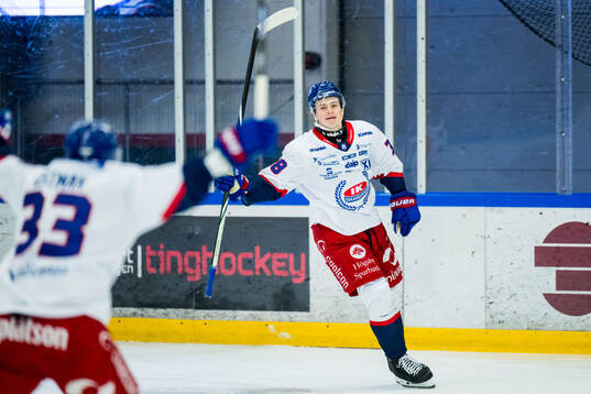 Oskarshamns Axel Landén jublar