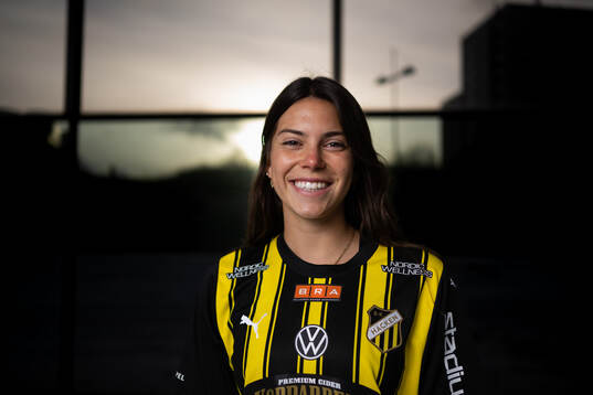 Bla gjennom flere bilder av Fotboll, Damallsvenskan, Häcken, Nyförvärv