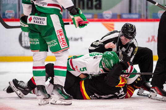 Rögles Ludvig Claesson och Brynäs Johan Larsson