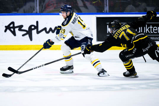 Södertäljes Hampus Harlestam och AIKs Lukas Zetterberg