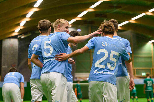 Malmö FF P16s Filip Nilsson och Vidar Skoglund jublar efter 0-1
