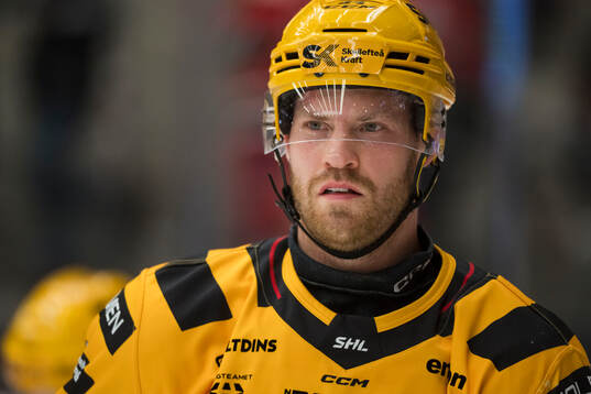 Skellefteås Oscar Lindberg innan ishockeymatchen i SHL