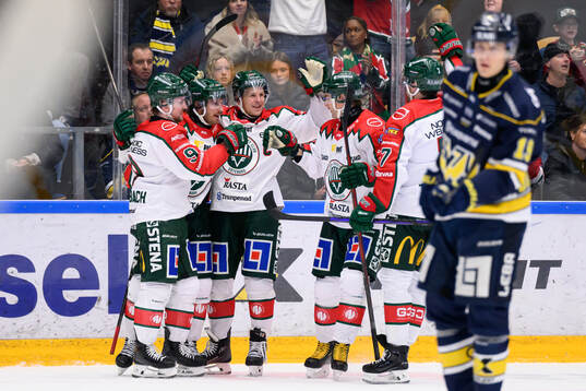 Frölundas Erik Thorell och Max Friberg jublar