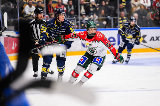 HV71s Måns Lindbäck och Frölundas Ivar Stenberg