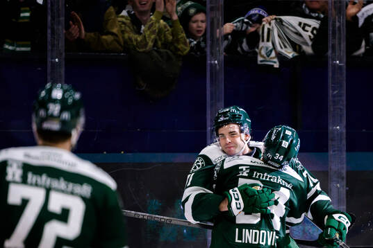 Färjestads Viktor Lodin och Michael Lindqvist jublar