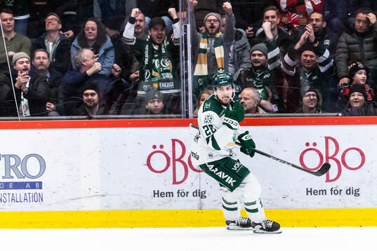 Färjestads Joel Nyström gör 1-4 och jublar