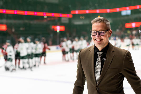 Färjestads assisterande tränare Johan Hedberg är glad
