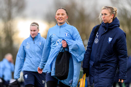 Nova Rolfsson och fysioterapeut Karin Boman