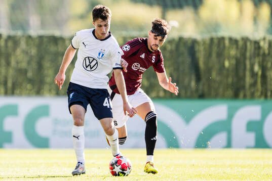 Kenan Busuladzic of Malmö FF and Veljko Birmancevic of