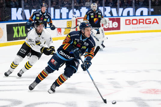 AIKs Lukas Zetterberg och Djurgårdens Fredric Weigel