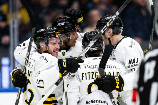 AIKs Daniel Muzito Bagenda jublar med Oscar Nord, Gerry