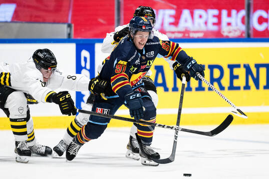 AIKs Tom Hedberg och Djurgårdens Tyler Kelleher