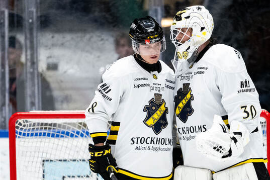 AIKs Tom Hedberg och målvakt Victor Brattström