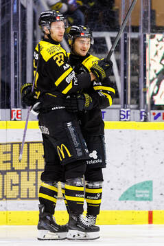 Västerås Eric Engstrand och Svante Sjödin jublar