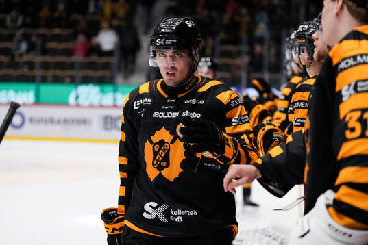 Skellefteås Max Lindholm jublar