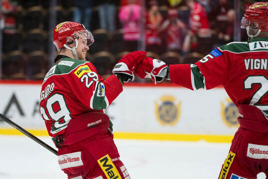 Modos Mikkel Aagaard jublar med Sam Vigneault
