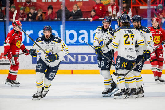 Södertäljes Jacob Dahlström jublar