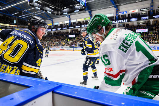HV71s Oskar Stål-Lyrenäs och Rögles Lukas
