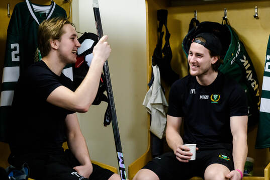 Färjestads Stian Solberg och Jeremy Salvas Groleau i