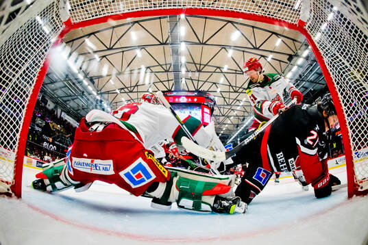 Modos målvakt Lassi Lehtinen och Victor Berglund och