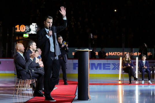 Joakim Lindström hyllas