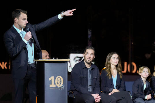 Joakim Lindström hyllas