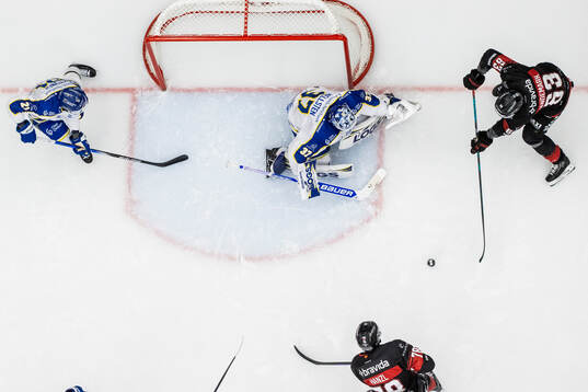 Leksands Joonas Lyytinen och Leksands målvakt Jakob