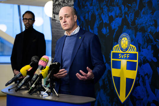 Acting general secretary Tobias Tibell and Fredrik Reinfeldt, president of the Swedish Football Association, at a press conference following the decision to terminate the assignment of general secretary Andrea Möllerberg,