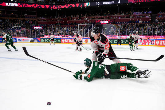 Viktor Lodin of Färjestad  and Miroslav Forman of Sparta