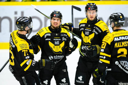 Västerås Albert Lyckåsen jublar med Eric Engstrand,