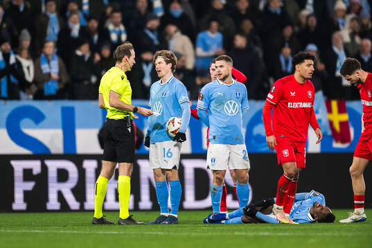 Referee Sascha Stegemann and Oliver Berg with Taha Ali of Malmö FF