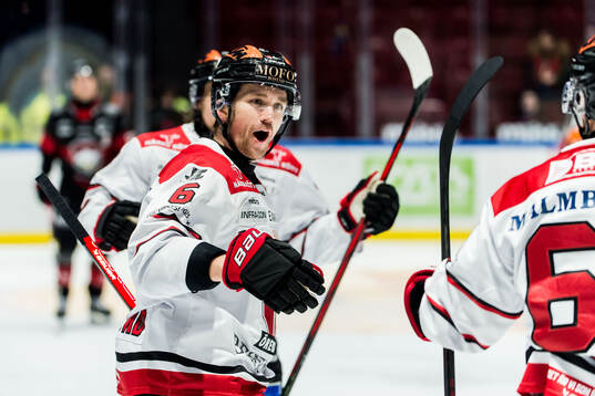 Örebros Filip Berglund jublar