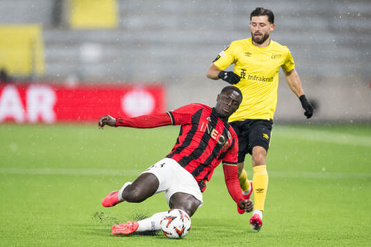 Antoine Mendy of Nice and Arber Zeneli of Elfsborg