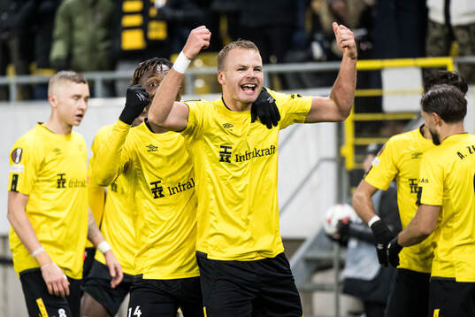 Gustav Henriksson of Elfsborg celebrates with team mates