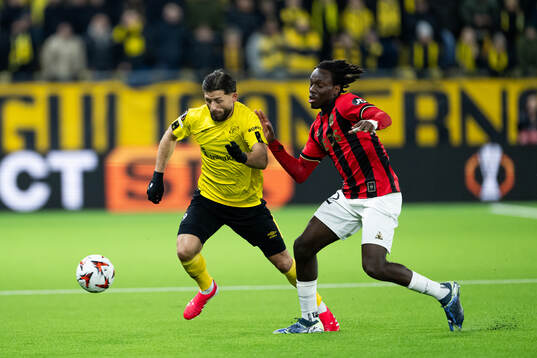 Arber Zeneli of Elfsborg and Yael Nandjou of Nice