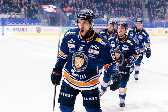 Växjös Eric Martinsson jublar eter sitt 2-0 mål