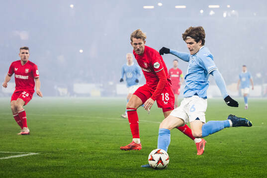 Michel Vlap of Twente and Oliver Berg of Malmö FF