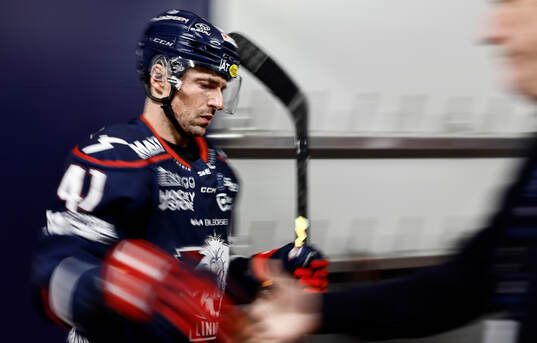 uLinköpings Broc Little nder ishockeymatchen i SHL mellan