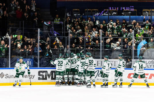 Färjestads spelare jublar