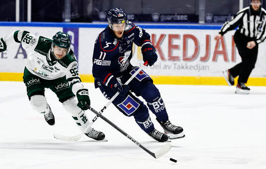 Färjestads Lucas Forsell och Linköpings Henrik Törnqvist