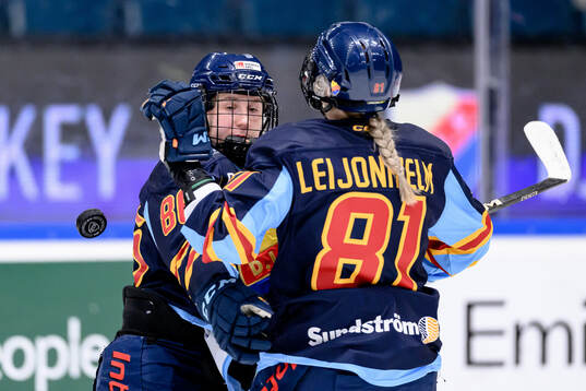 Djurgårdens Selma Tyreskog och Isabelle Leijonhielm