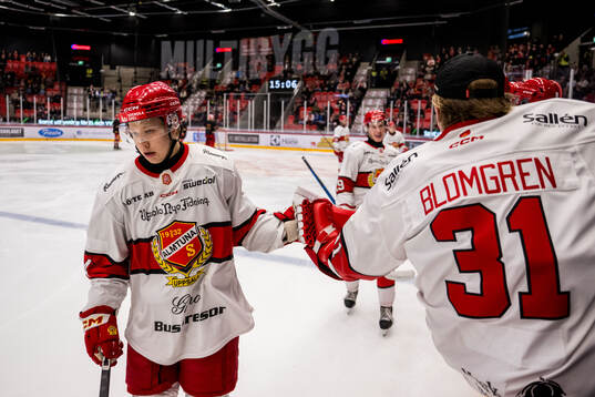 Almtunas Mikkel Oby Olsen jublar