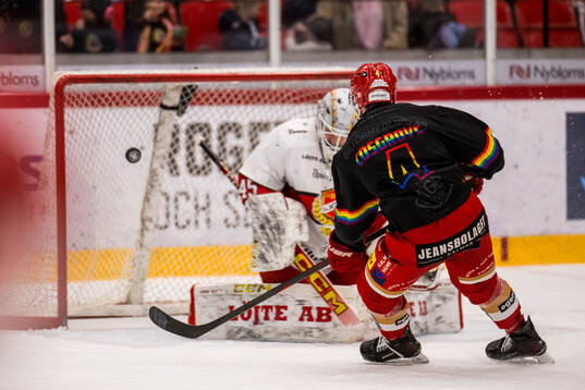 Almtunas målvakt Edvin Olofsson och Kalmars Trevor Cosgrove